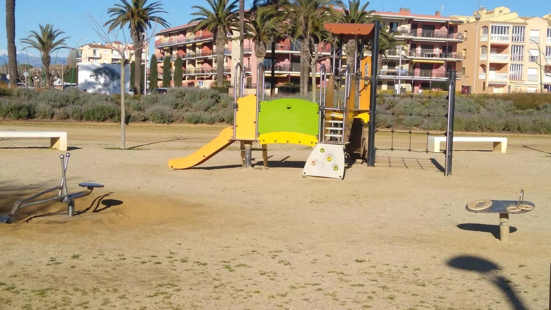 Apparemment T3 De 6 Places En Bord De Mer Empuriabrava Spain